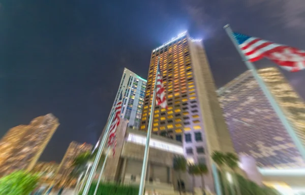 Imagem turva do centro de Miami à noite — Fotografia de Stock