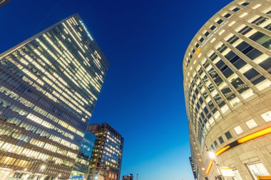 Londra - 29 Haziran 2015: Bina, Canary Wharf adlı gece. Cana