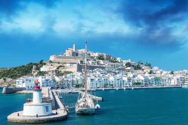 Güzel bir gün Ibiza bağlantı noktası. Balear Adaları