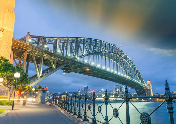 Sydney, Új-Dél-Wales. Csodálatos naplemente kilátás Harbour Bridge — Stock Fotó