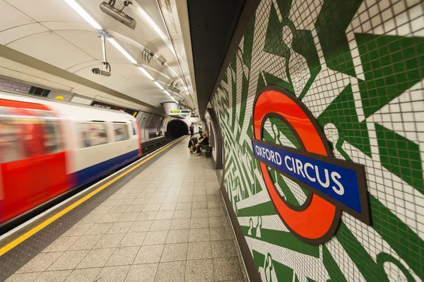 LONDON - MAY 14, 2015: London underground train. London's system — Stock Photo, Image