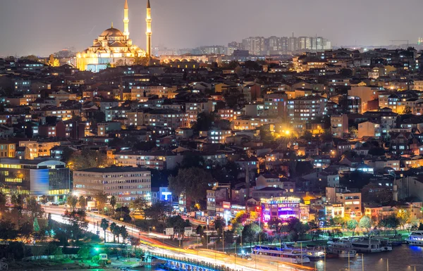 Закат над Стамбулом, Турция — стоковое фото