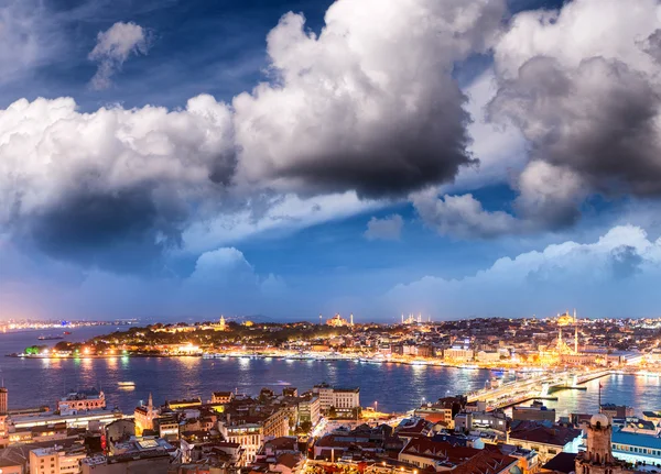 Pôr do sol sobre Istambul, Turquia — Fotografia de Stock