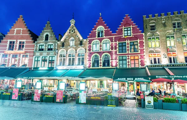 Bruges, Belçika - 22 Mart 2015: Gece görünümünü dekore edilmiş ve Il — Stok fotoğraf