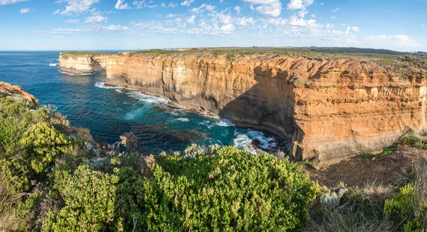 Sziklák és növényzet a Great Ocean Road, Victoria - Ausztrália — Stock Fotó