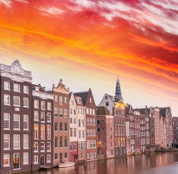 Casas de Ámsterdam al atardecer — Foto de Stock