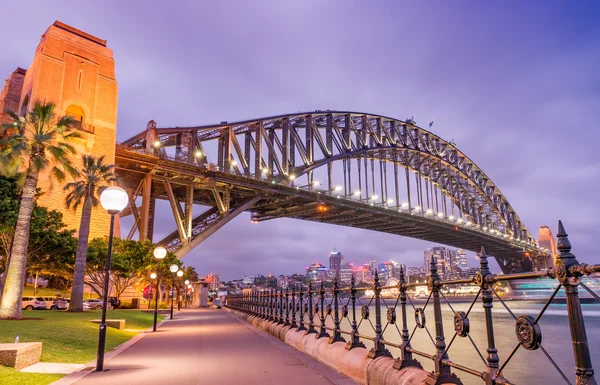 Sydney, New South Wales. Fantastisk solnedgång utsikt över Harbour Bridge — Stockfoto