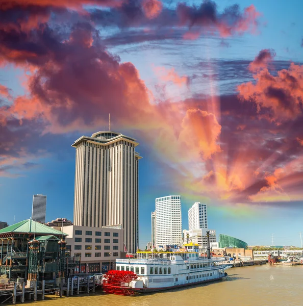 Steamboat on Mississippi river, New Orleans — Stock Photo, Image