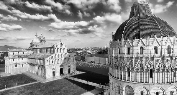 Pisa, Toskana mucizeler meydanında harika havadan görünümü — Stok fotoğraf