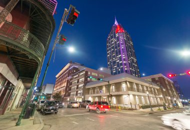 Sokaklar ve mobil manzarası gün batımında, Al - ABD