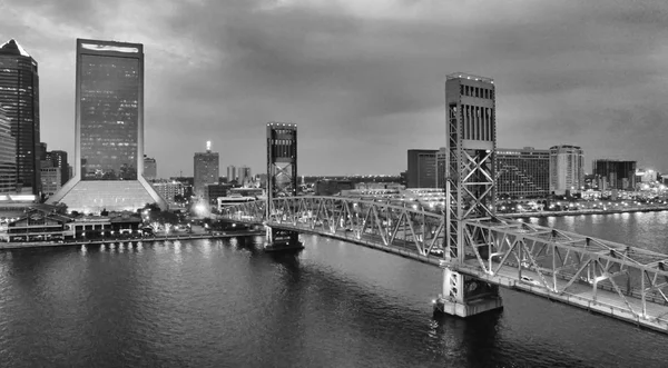 Jacksonville ville vue de nuit, États-Unis — Photo