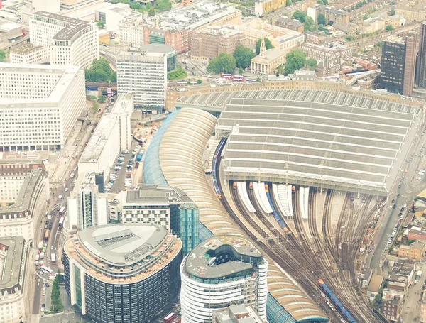 Vista aérea do horizonte de Londres ao longo do rio Tamisa — Fotografia de Stock