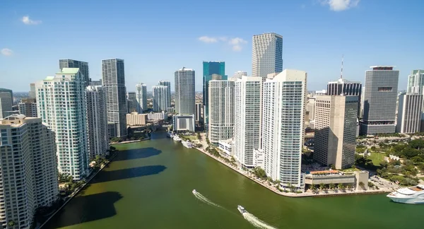 Wolkenkrabbers van Miami stad — Stockfoto