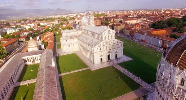 Praça dos Milagres no verão, Pisa . — Fotografia de Stock