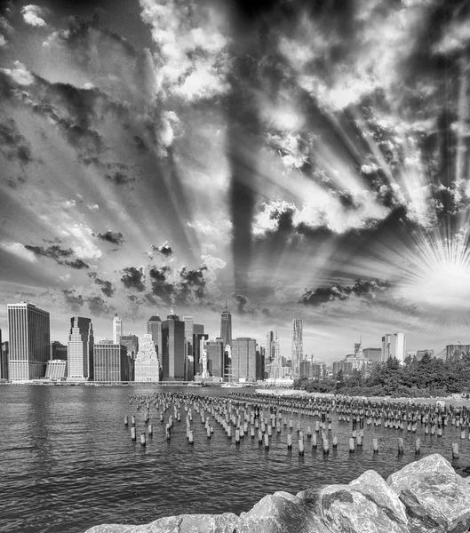 Skyline von Downtown Manhattan in der Abenddämmerung — Stockfoto