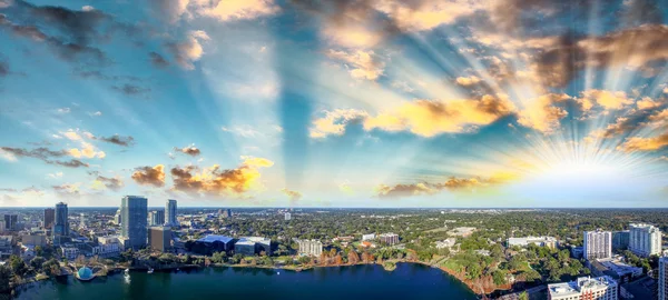 Piękne, panoramiczne widoki lotnicze Orlando z Lake Eola — Zdjęcie stockowe