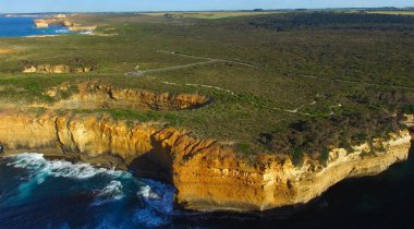 Great Ocean Road üzerinde Razorback bakış açısının havadan görünümü