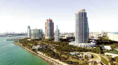 Miami Beach günbatımı manzarası Güney Pointe Park, havadan görünümü -