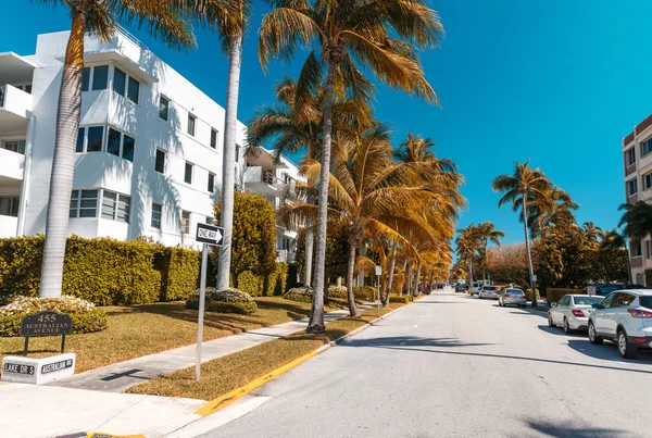 Palm Beach, Fl - Jaunary 8, 2016: De straten van de stad op een mooie da — Stockfoto