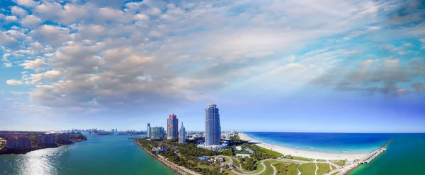 Miami Beach sunset skyline från South Pointe Park, Flygfoto - — Stockfoto