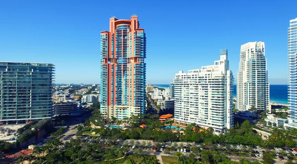 Miami Beach vue aérienne de South Pointe Park, Floride sur un soleil — Photo