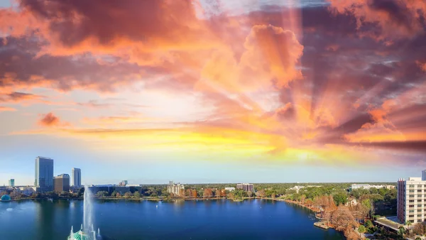 Vackra Panorama Flygfoto över Orlando från Lake Eola — Stockfoto