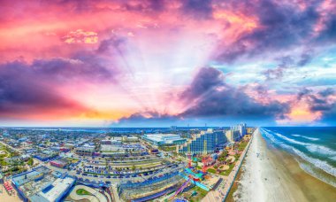 Daytona Beach, Florida. Güneşli bir günde güzel havadan görünümü