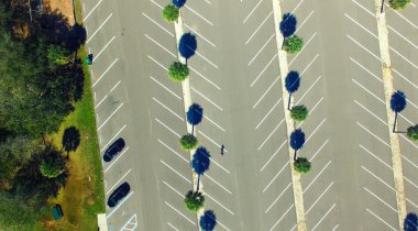 Ücretsiz birçok boş park yeri havadan görünümü