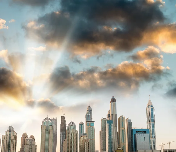 Rascacielos Dubai Marina. Concepto empresarial —  Fotos de Stock