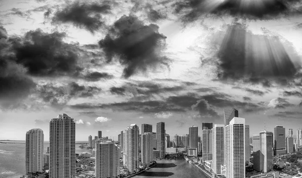 Downtown Miami skyline, beautiful aerial view on a sunny day — Stock Photo, Image