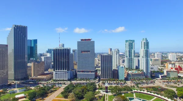 Miami - 25 Şubat 2016: Şehir merkezinde hava manzarası bir durağındayım üzerinde — Stok fotoğraf