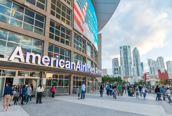 MIAMI - JANUARY 12, 2016: American Airlines Arena stadium at sun — Stock Photo, Image