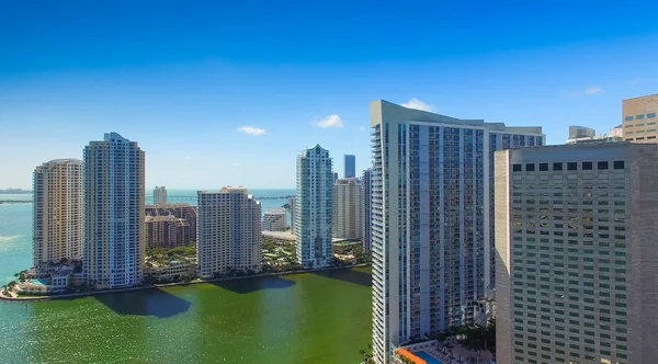 Downtown Miami városára, gyönyörű légifelvételek egy napsütéses napon — Stock Fotó