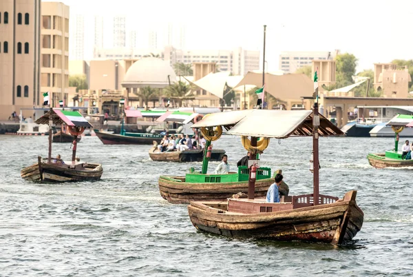 Tekneler defne Creek, dubai, Birleşik Arap Emirlikleri — Stok fotoğraf