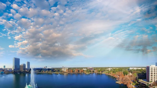 Belle vue aérienne panoramique d'Orlando depuis le lac Eola — Photo