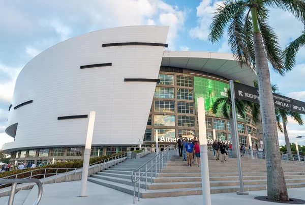 Miami - 12 januari 2016: American Airlines Arena Stadion bij zon — Stockfoto