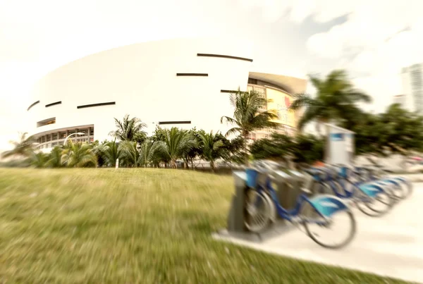 MIAMI - 12 DE ENERO DE 2016: Estadio American Airlines Arena al sol — Foto de Stock