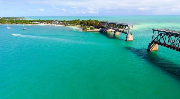 Luchtfoto van brug verbindt sleutels, Florida — Stockfoto