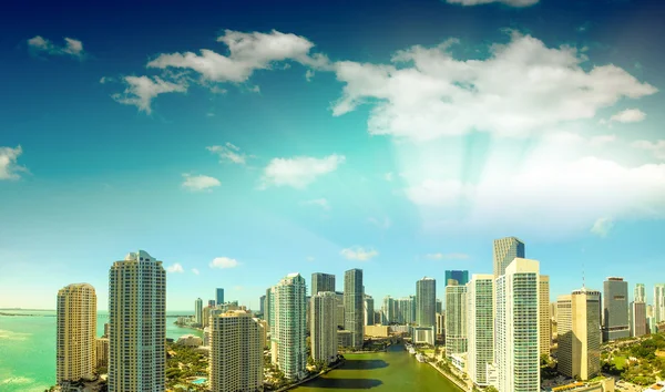 Edifici del centro di Miami e skyline del tramonto — Foto Stock