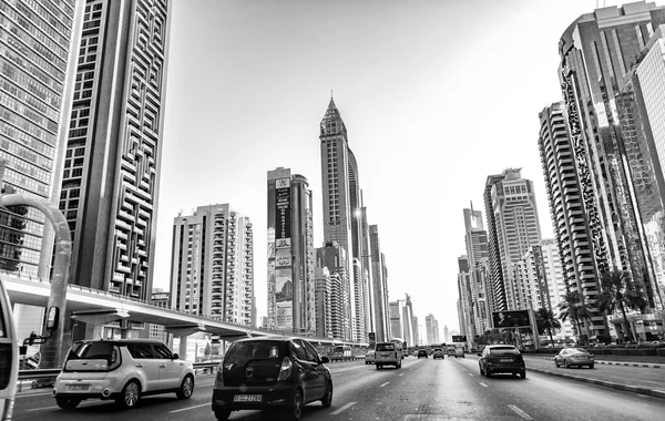 DUBAI, UAE - OCTOBER 21, 2015: Traffic at Sheikh Zayed Road in D — Stock Photo, Image