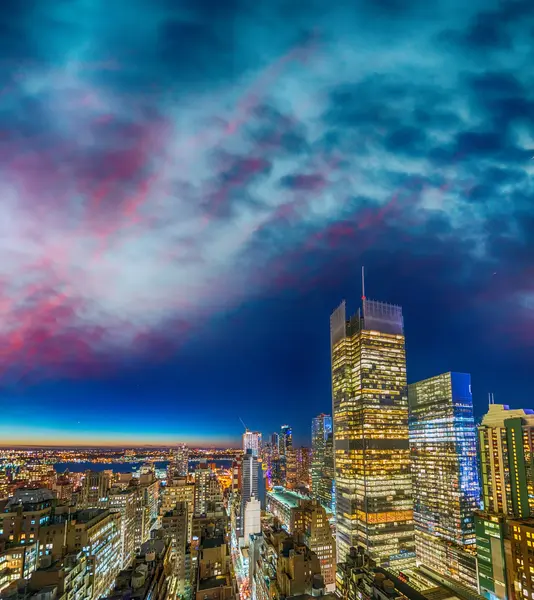 Manhattan'ın binalar alacakaranlıkta