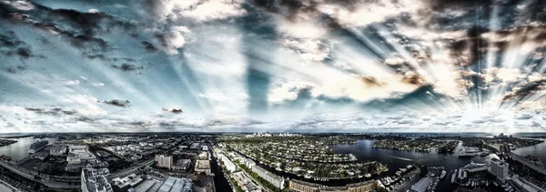 Fort Lauderdale grachten, luchtfoto bij zonsondergang — Stockfoto