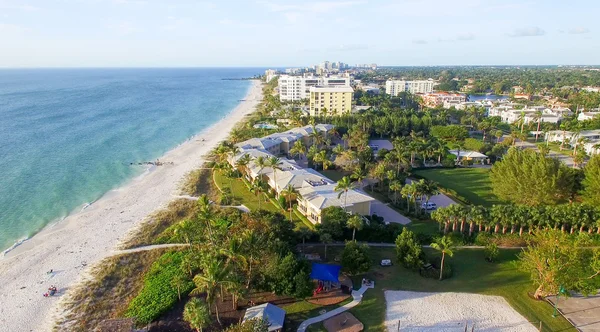 Vista aérea de la playa de Nápoles, Florida — Foto de Stock