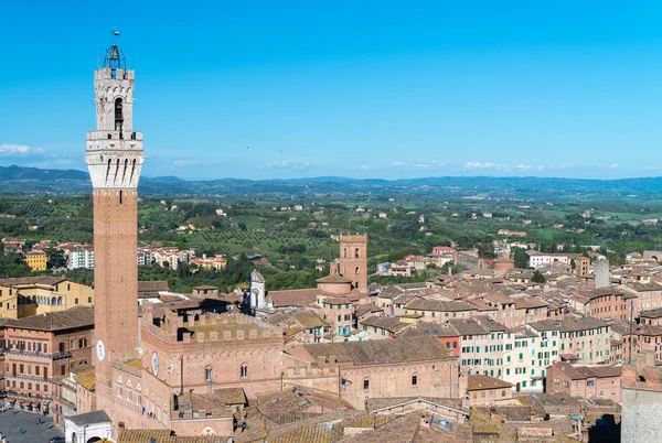 Piazza del Campo au coucher du soleil avec Palazzo Pubblico, Sienne, Italie — Photo