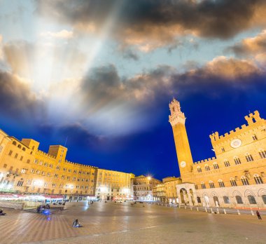 Piazza del Campo, günbatımı, Siena, Toskana - İtalya
