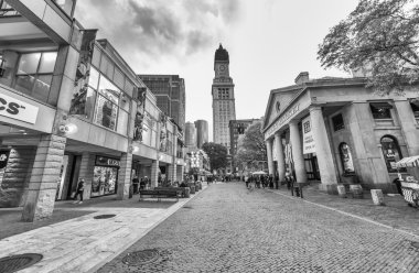 turistler ve yerliler Faneuil Hall, kalabalık