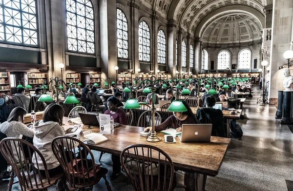 Бейтс-холл в Бостонской публичной библиотеке — стоковое фото