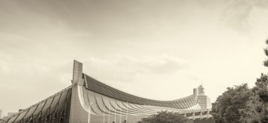 İnsanlar Yoyogi Ulusal jimnastik salonu ziyaret. 