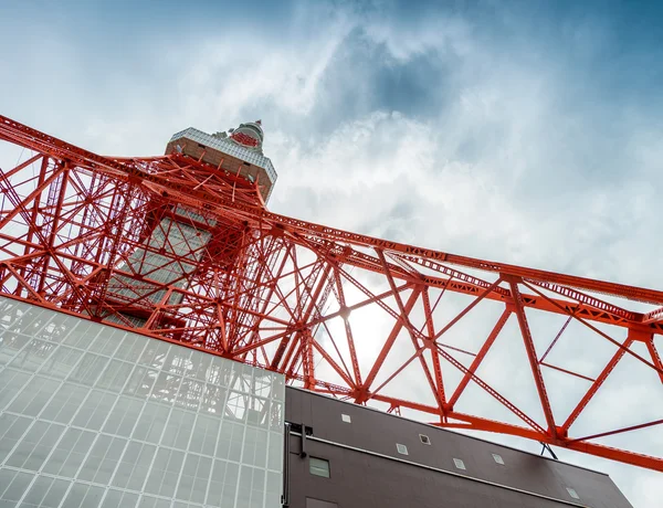 Tokyo Tower vanaf de straat — Stockfoto