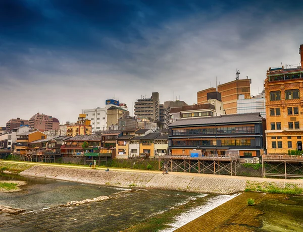 Kyoto skyline langs de rivier — Stockfoto